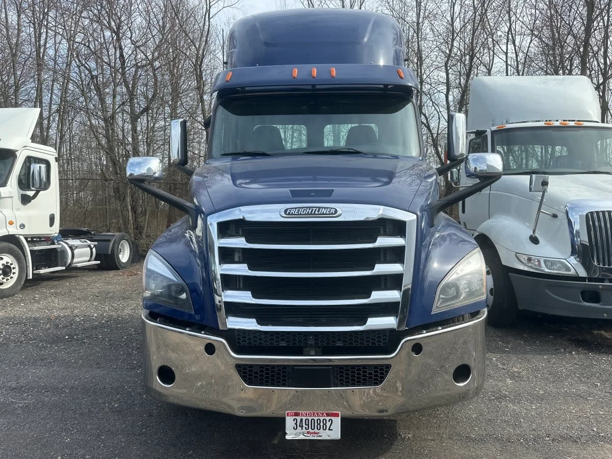 2020 Freightliner Cascadia in Bensalem, PA — photo 2