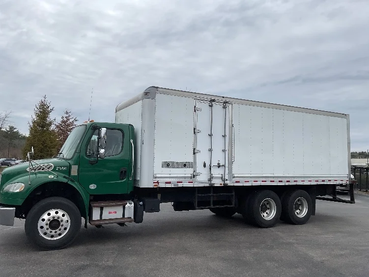 2019 Freightliner M2 106 - image 4