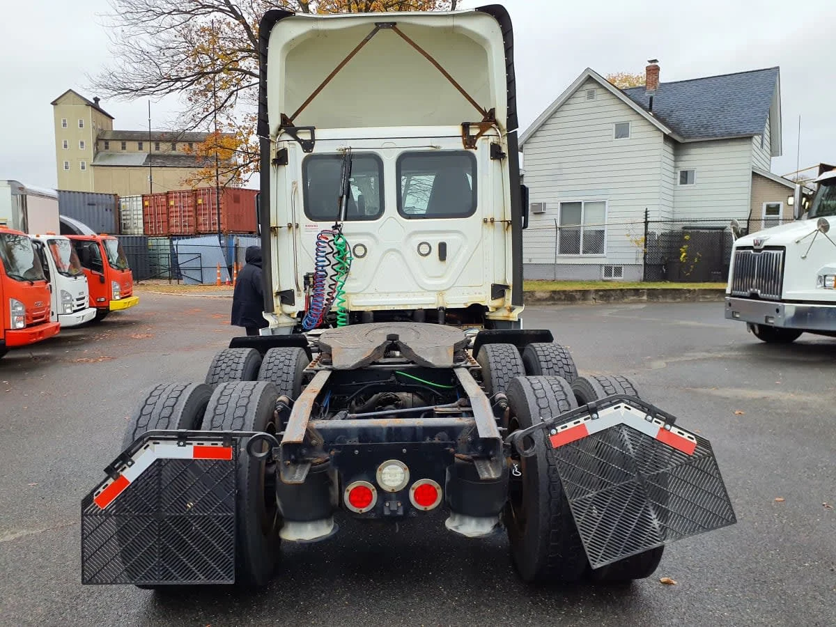 2020 Freightliner Cascadia - image 5