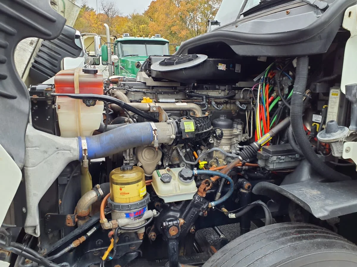 2020 Freightliner Cascadia - image 8