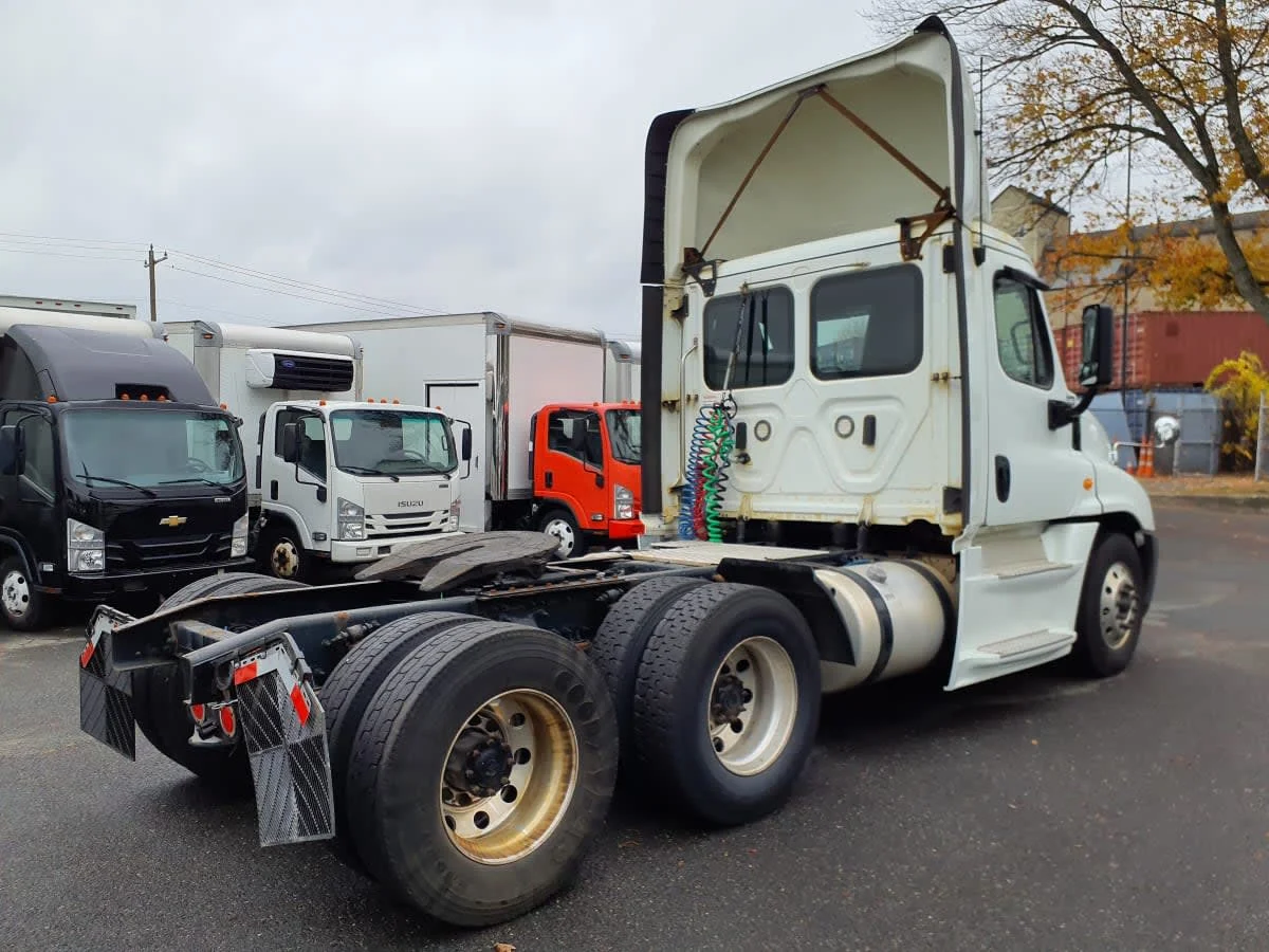 2020 Freightliner Cascadia - image 4