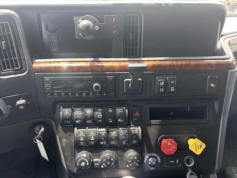 2021 International LT in Memphis, TN — photo 15