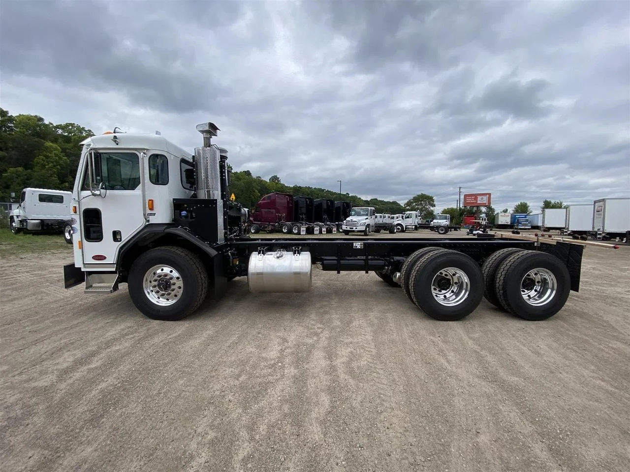 2025 Peterbilt 520 in Eau Claire, WI — photo 2