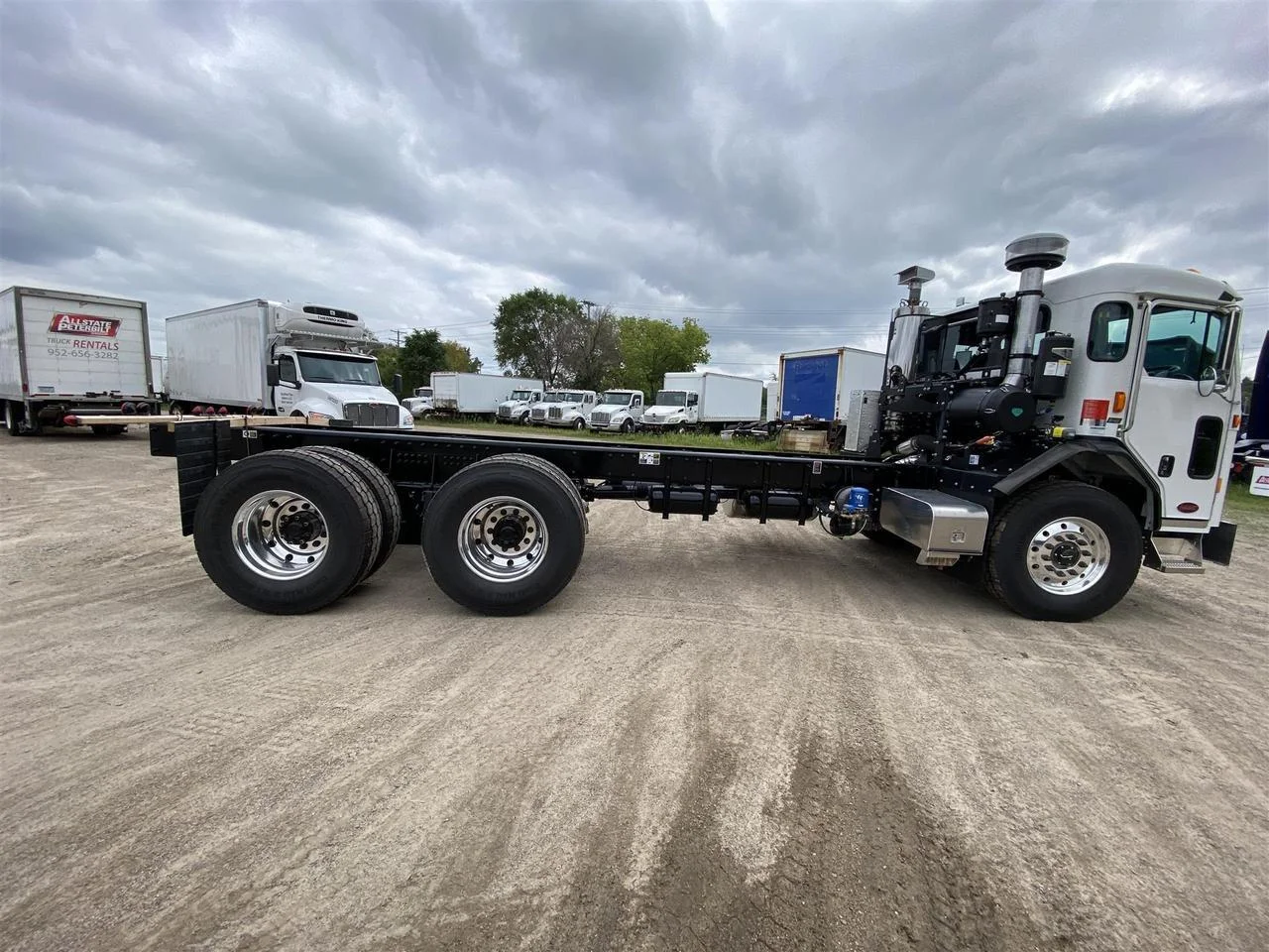 2025 Peterbilt 520 - image 3