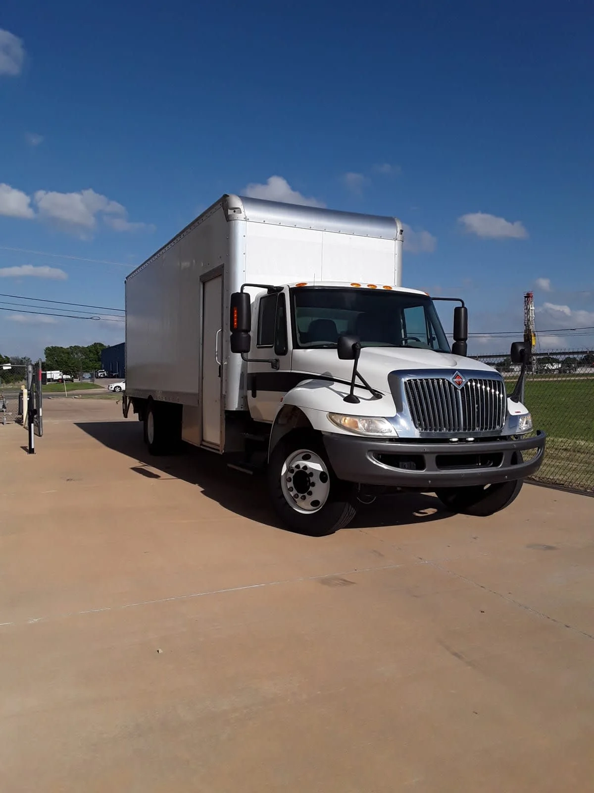 2018 International 4300 in Oklahoma City, OK — photo 3