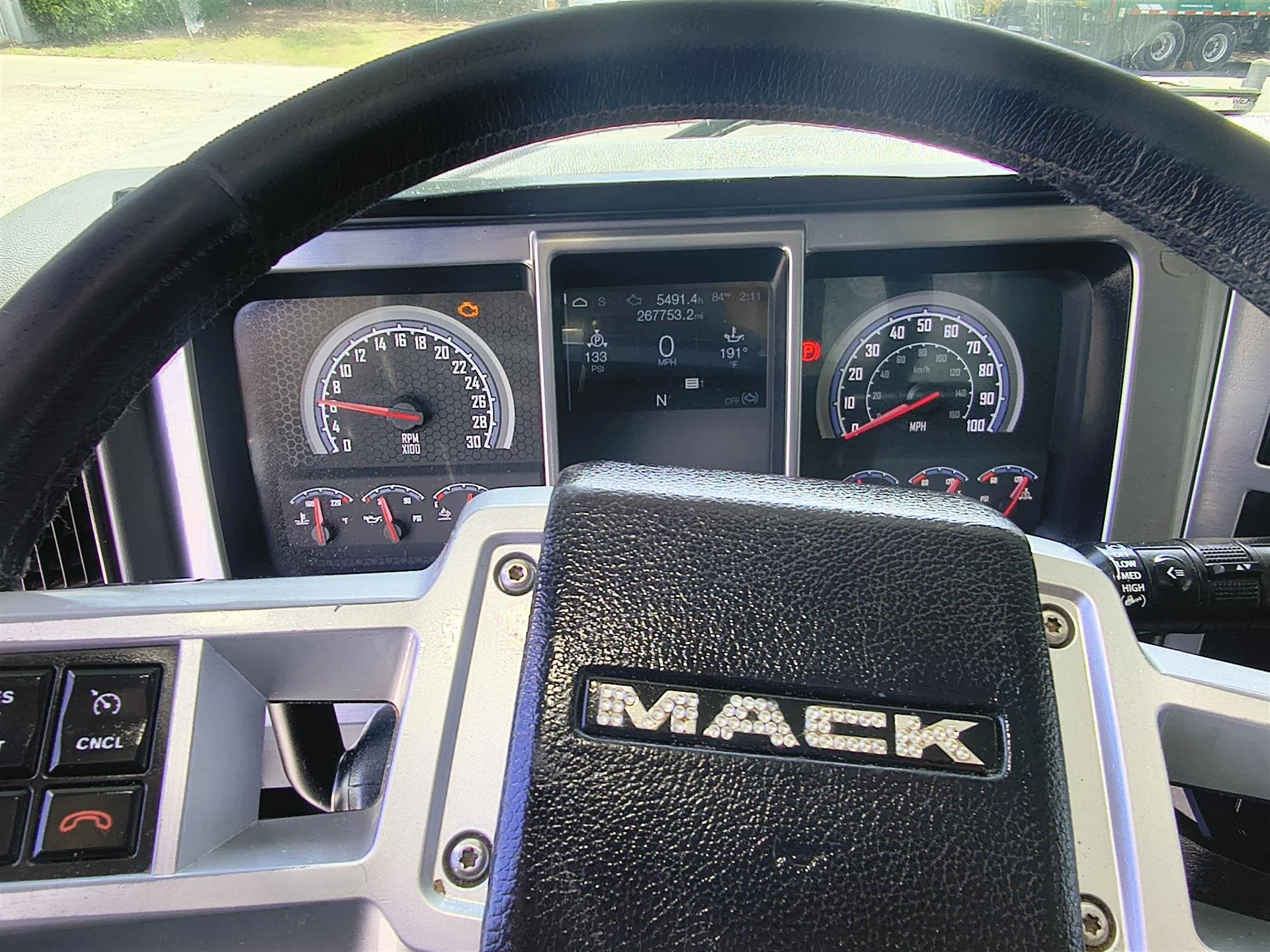 2020 Mack Granite - image 12