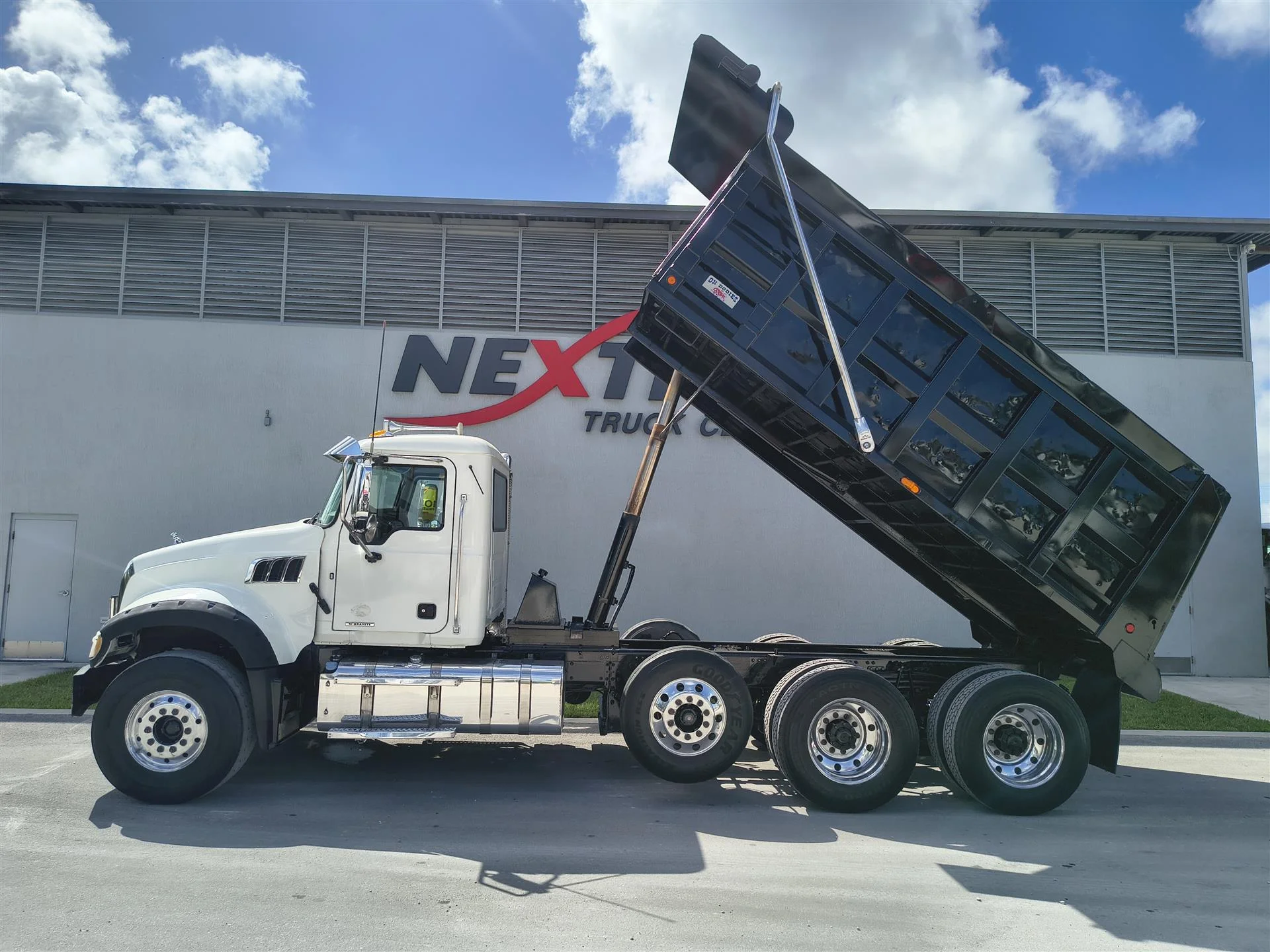 2020 Mack Granite - image 10