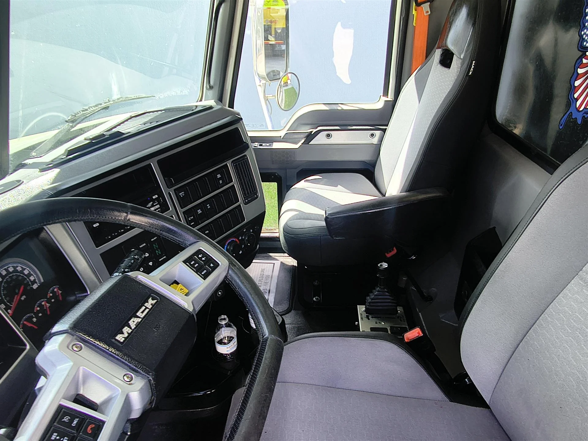 2020 Mack Granite - image 11