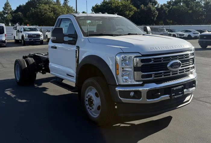 2026 Ford F-550 — photo 2