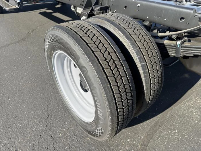2026 Ford F-550 — photo 9