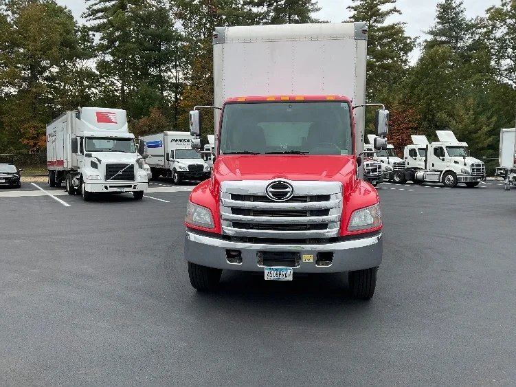 2019 Hino 268 - image 2