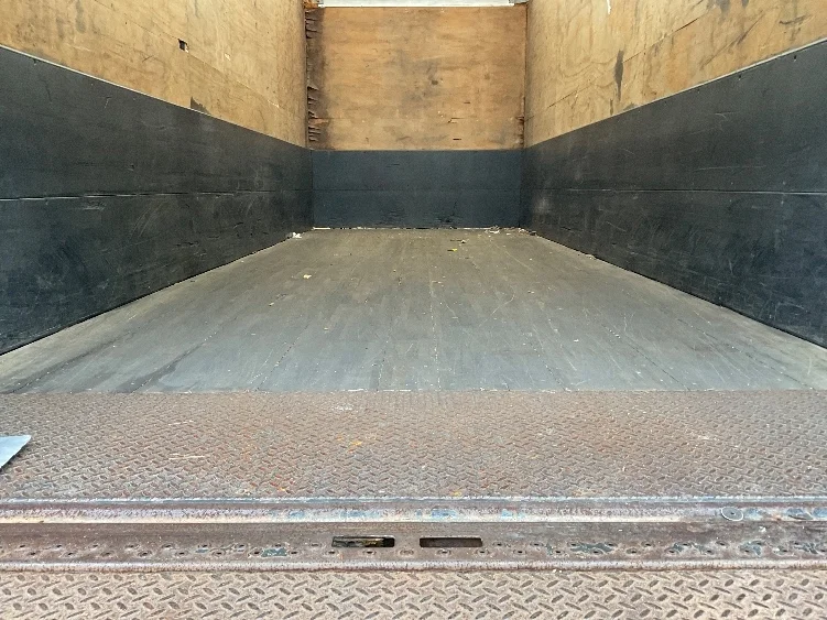 2019 Hino 268 - image 8