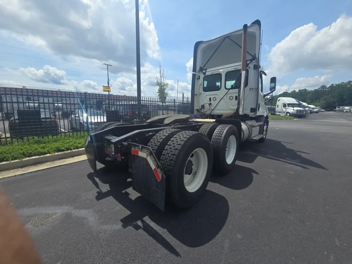 2019 Freightliner Cascadia in Atlanta, GA — photo 4