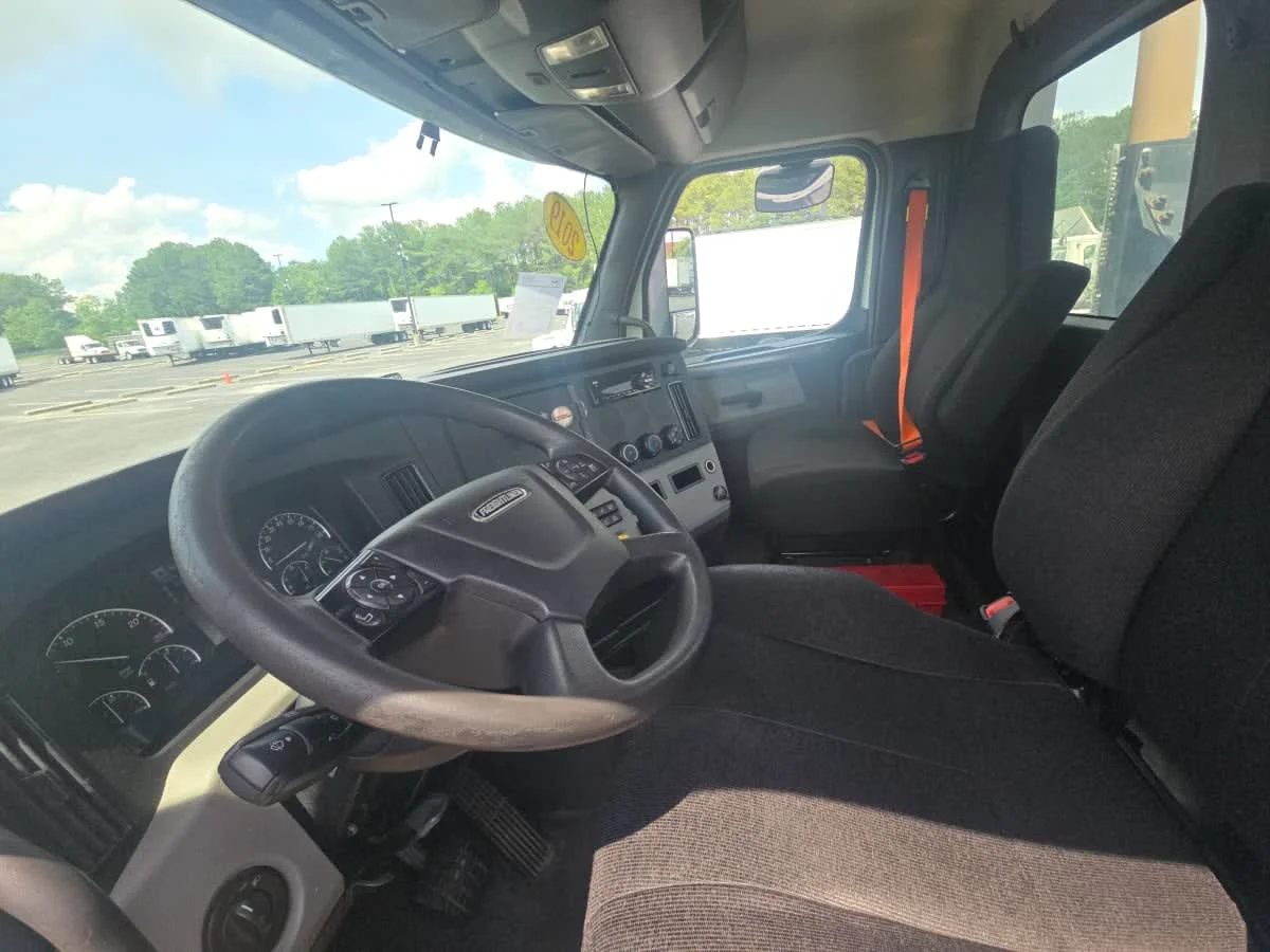 2019 Freightliner Cascadia in Atlanta, GA — photo 7