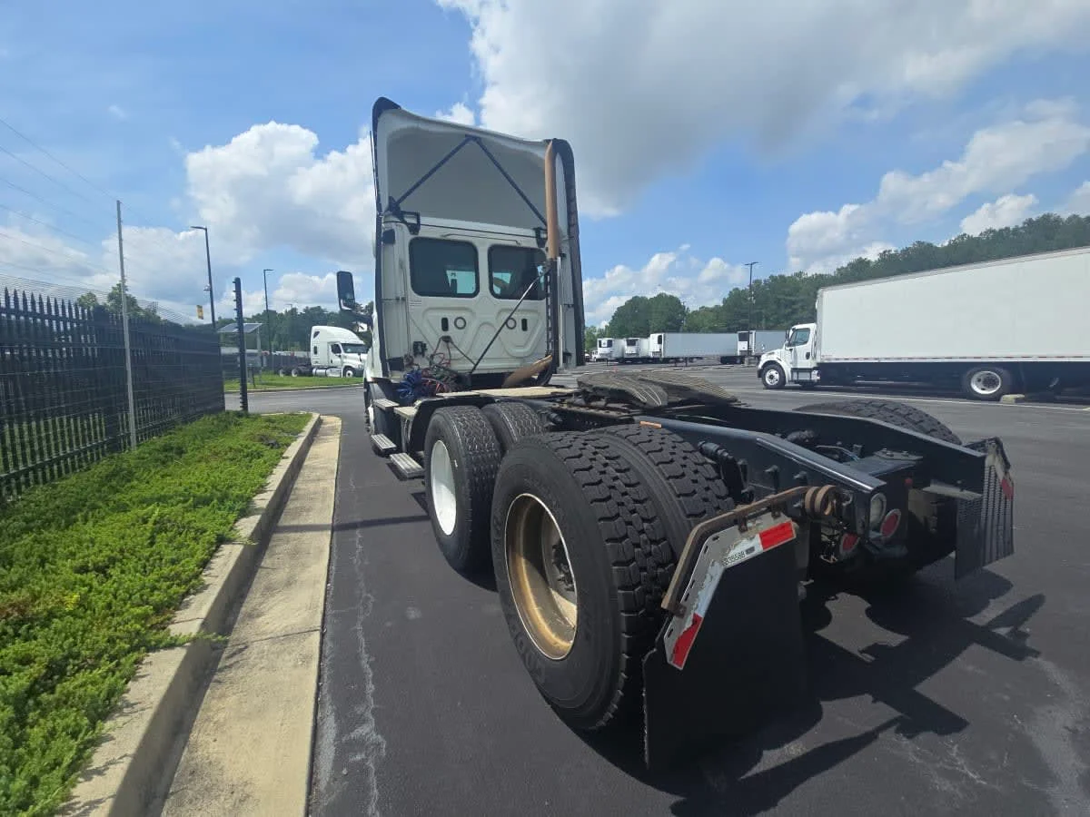 2019 Freightliner Cascadia in Atlanta, GA — photo 6