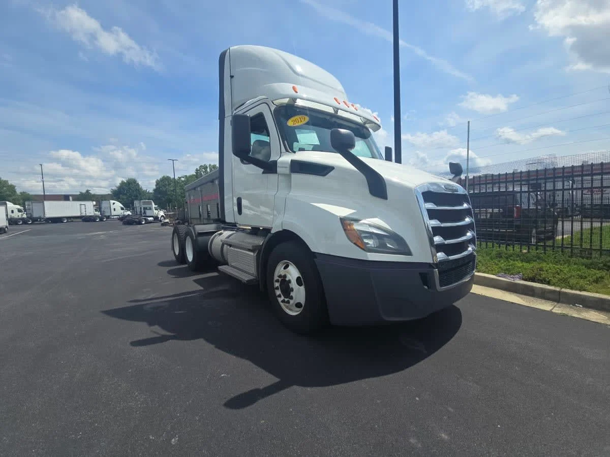 2019 Freightliner Cascadia in Atlanta, GA — photo 3