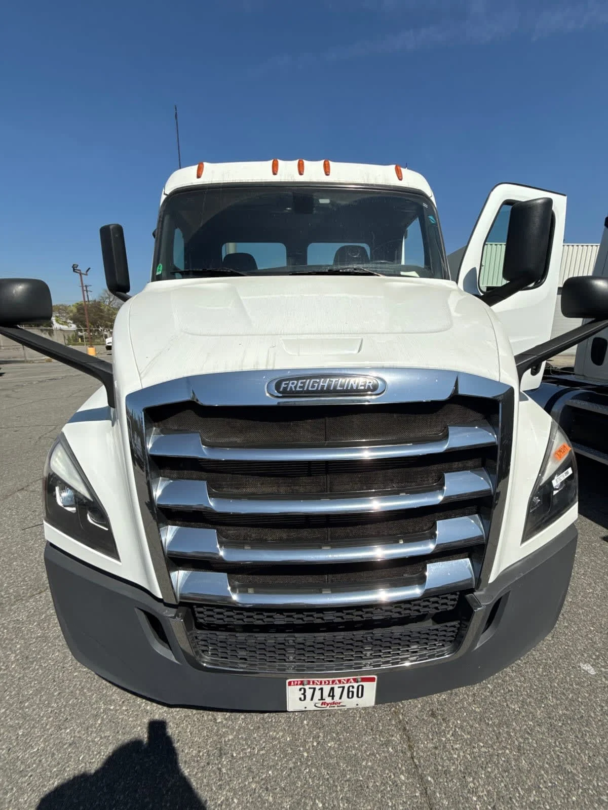 2019 Freightliner Cascadia in Kansas City, MO — photo 2