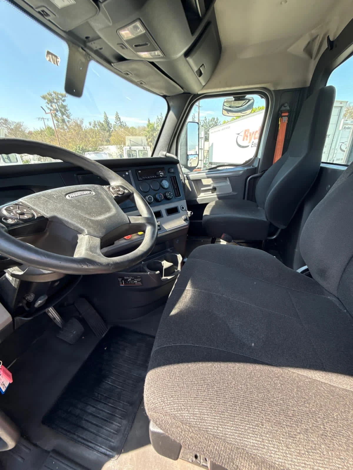 2019 Freightliner Cascadia in Kansas City, MO — photo 7