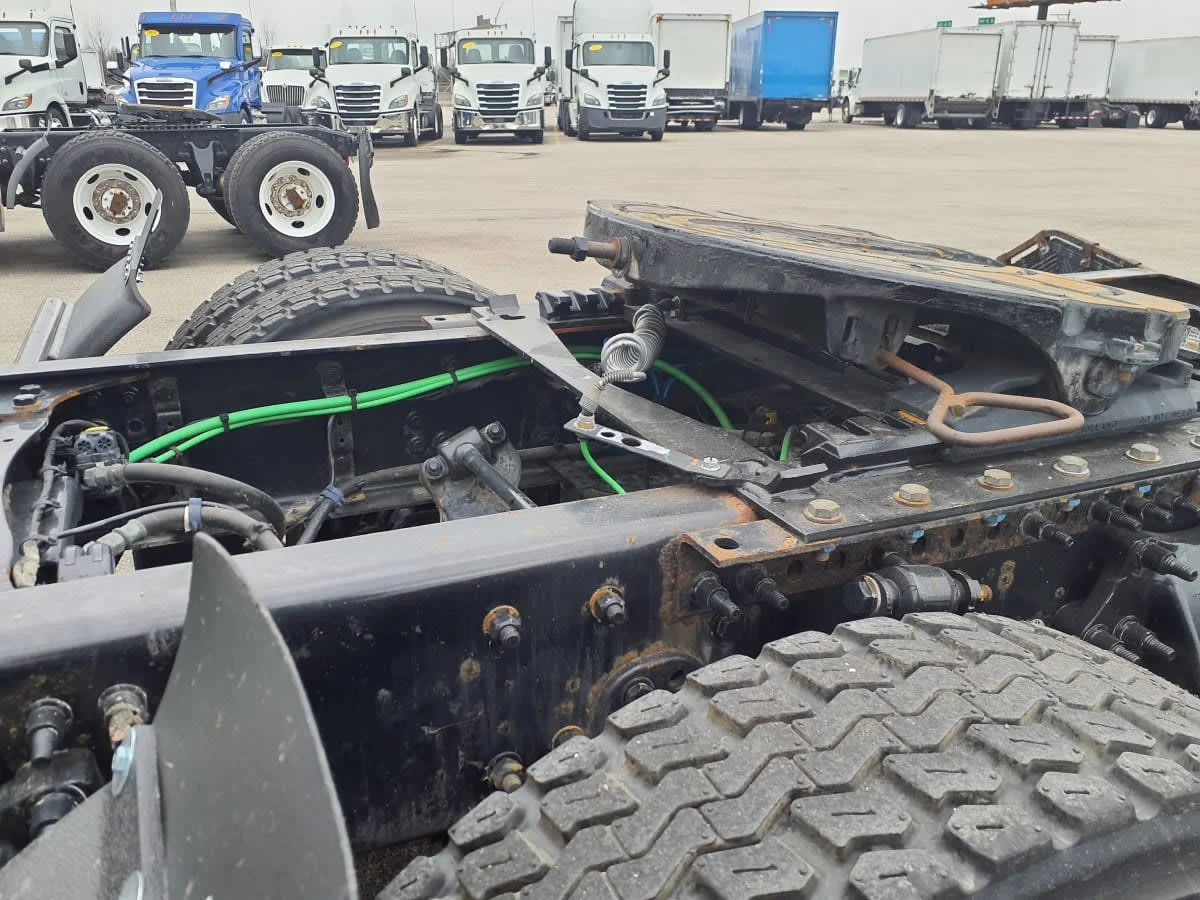 2019 Freightliner Cascadia - image 13