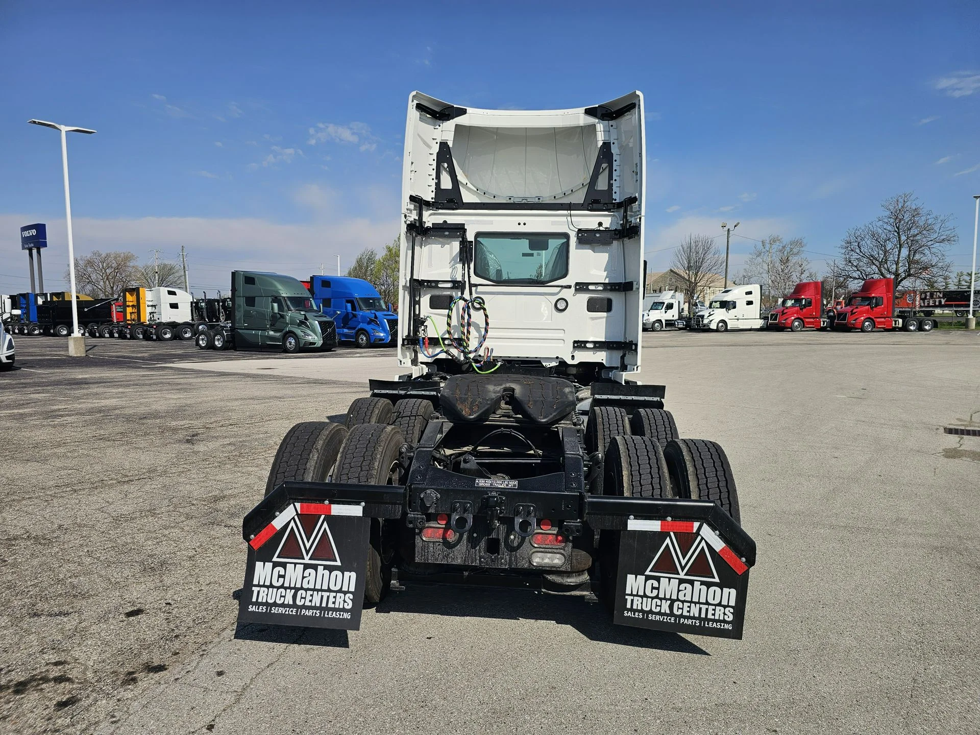 2025 Volvo VNL 300 - image 5