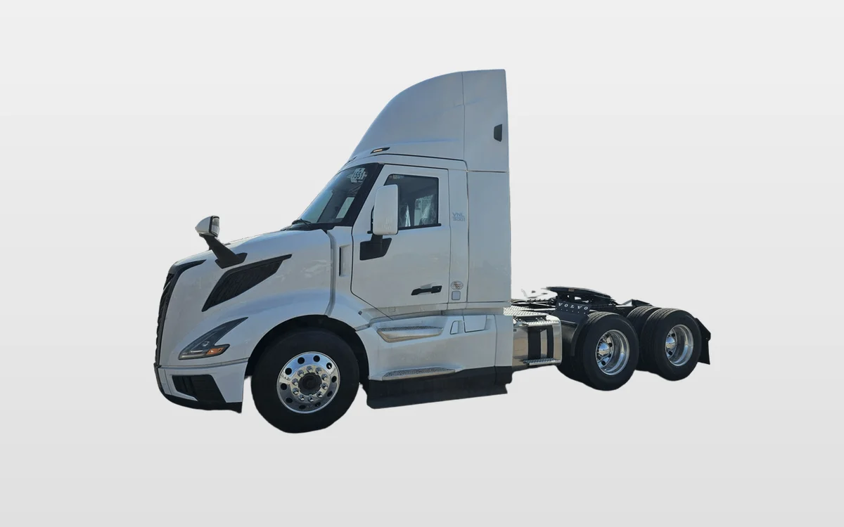 2025 Volvo - image 1