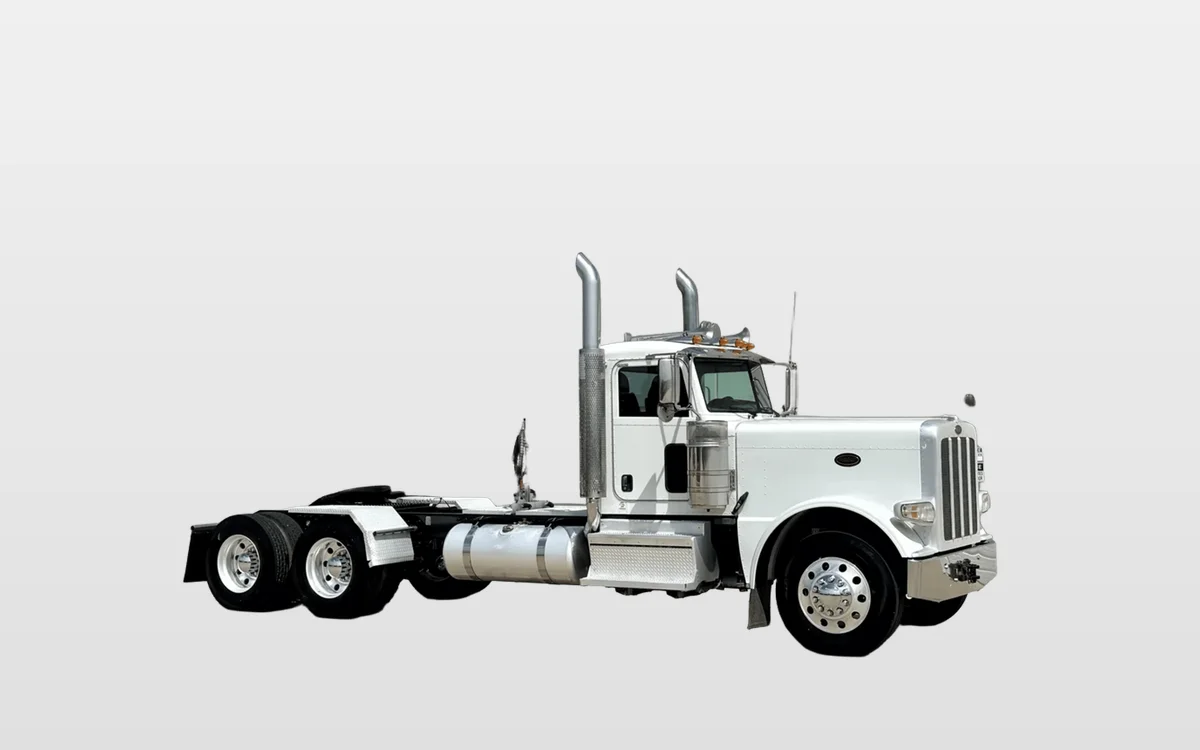 2020 Peterbilt 389 - image 1