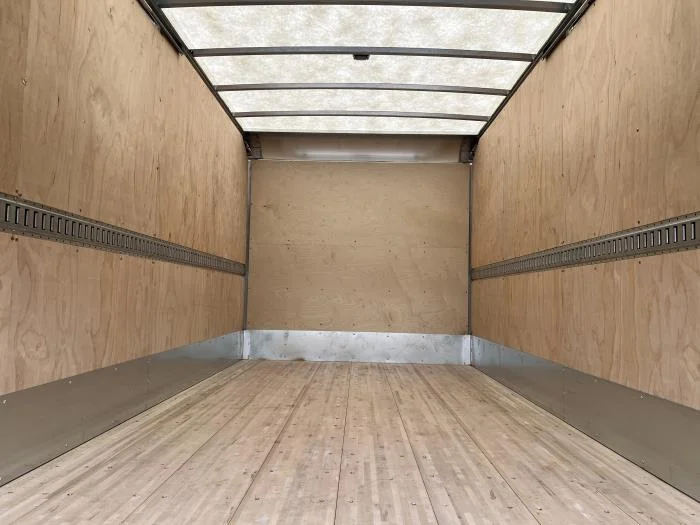 2025 Isuzu NPR - image 7