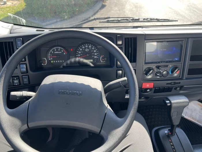 2025 Isuzu NPR - image 13