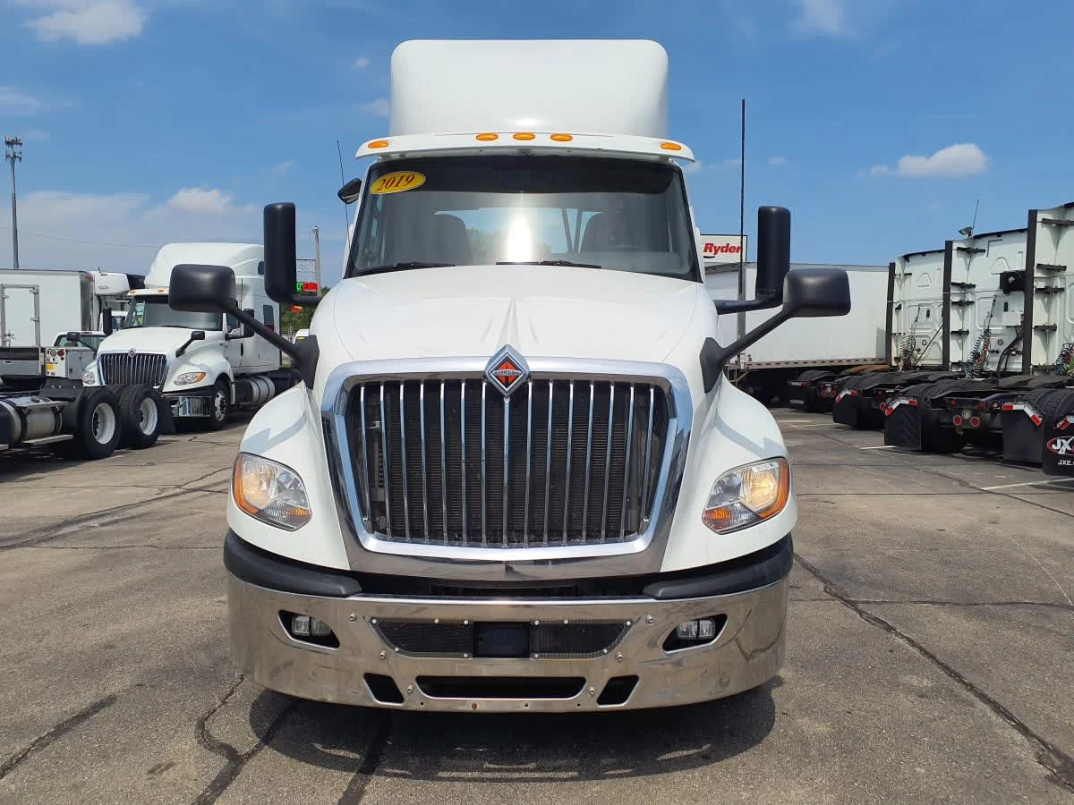 2019 International LT in Oak Creek, WI — photo 2