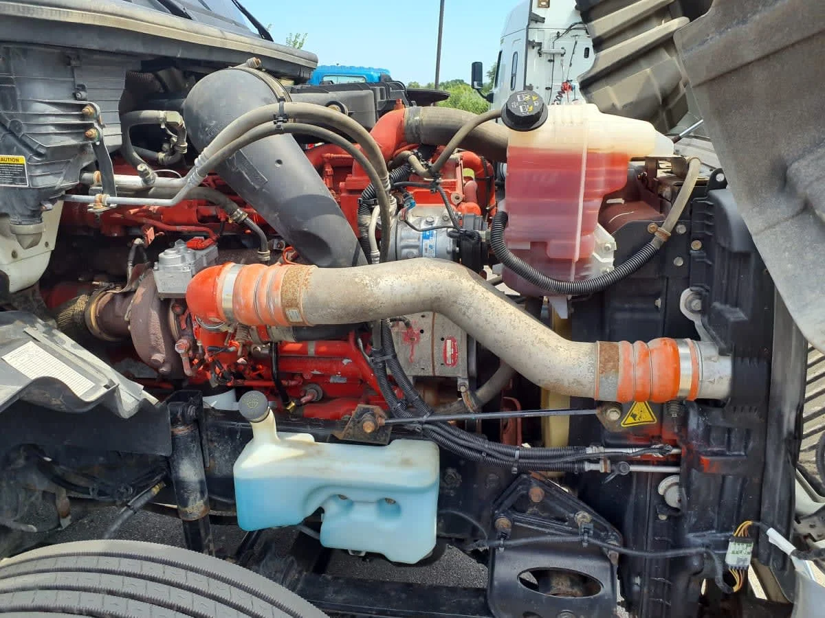 2019 International LT in Oak Creek, WI — photo 11