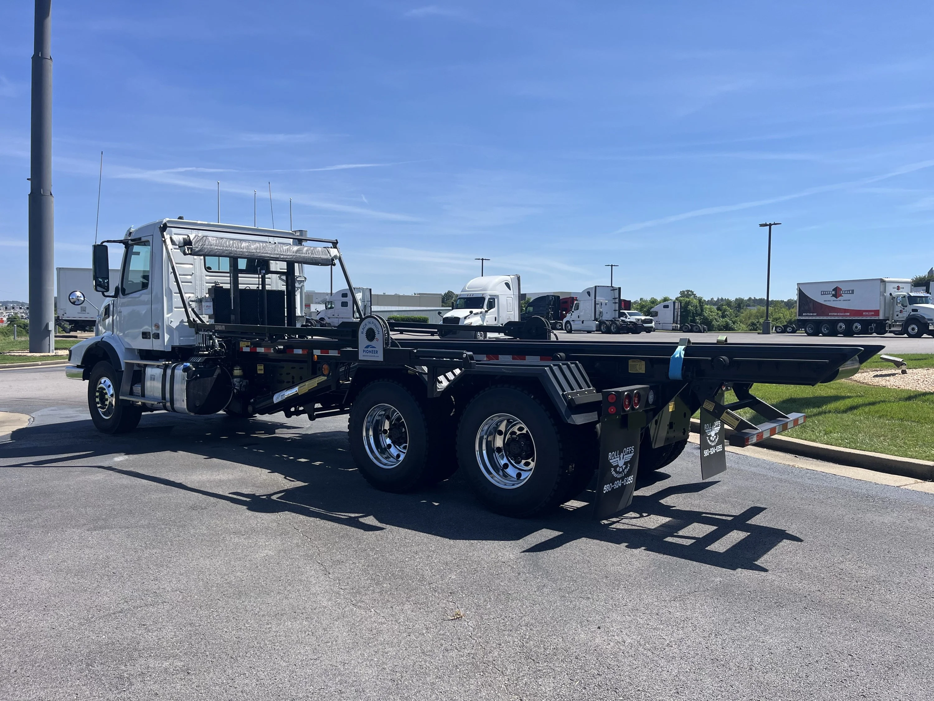 2027 Volvo VHD 300 in La Vergne — photo 5