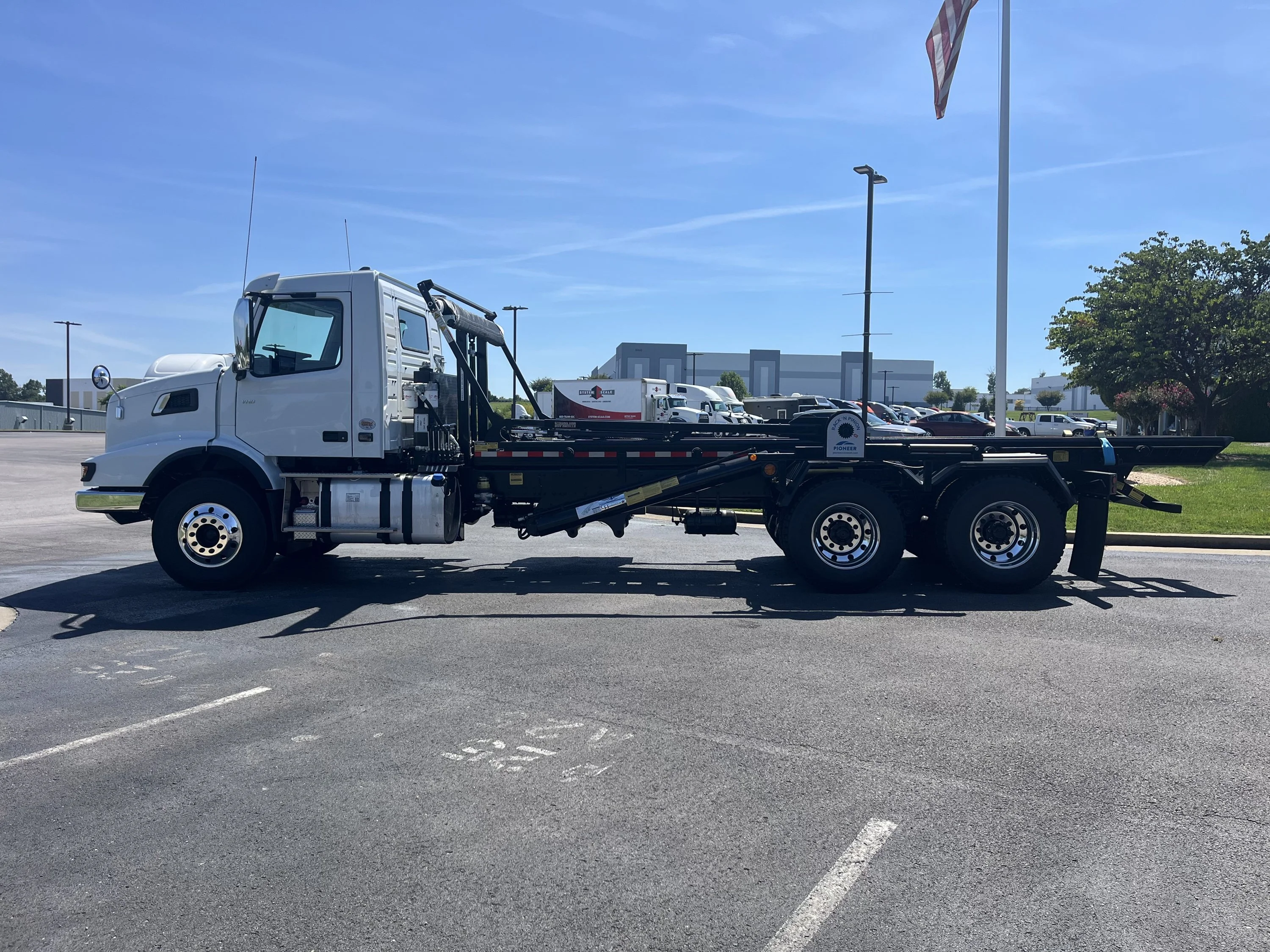 2027 Volvo VHD 300 in La Vergne — photo 6