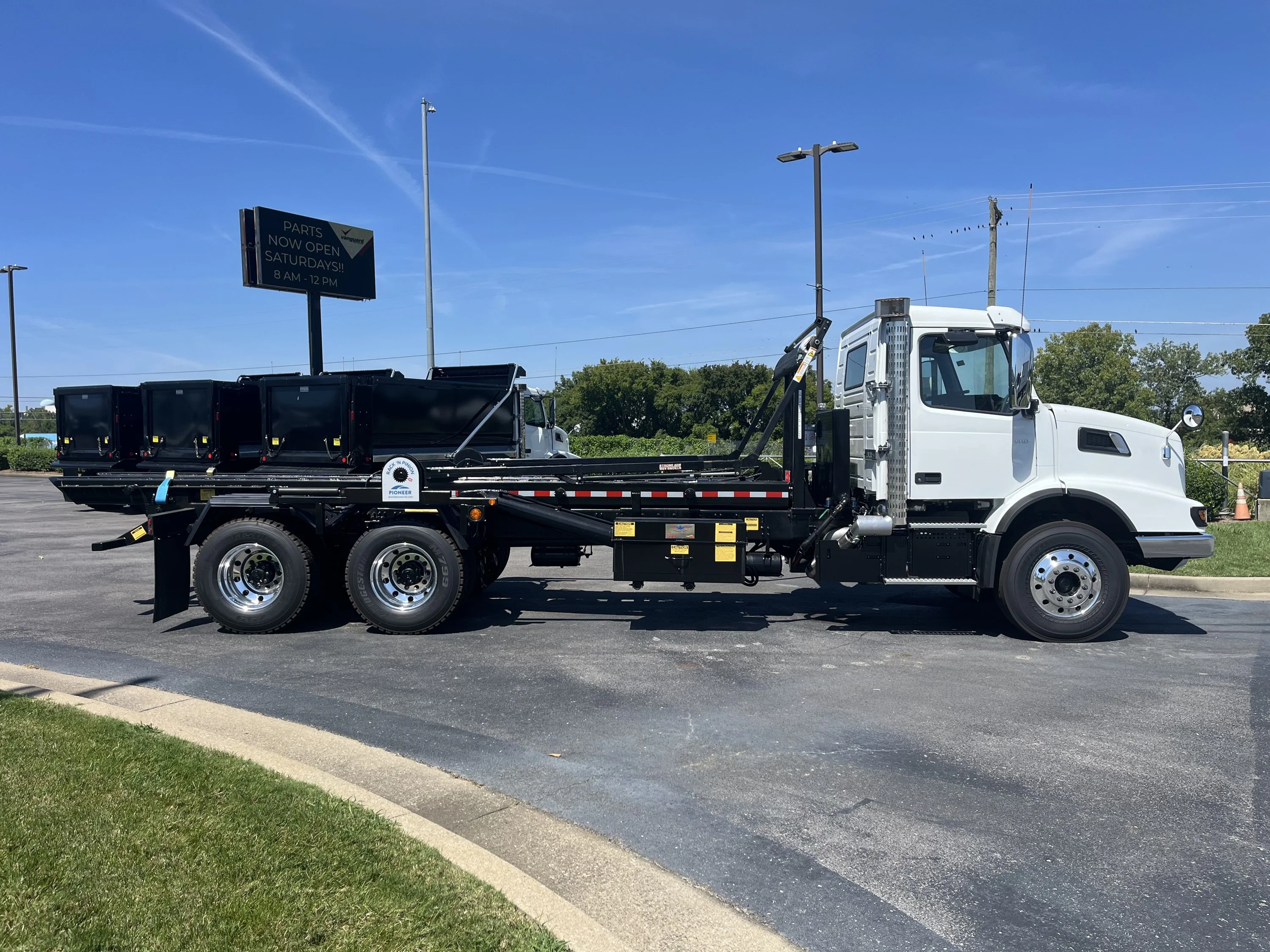 2027 Volvo VHD 300 in La Vergne — photo 2