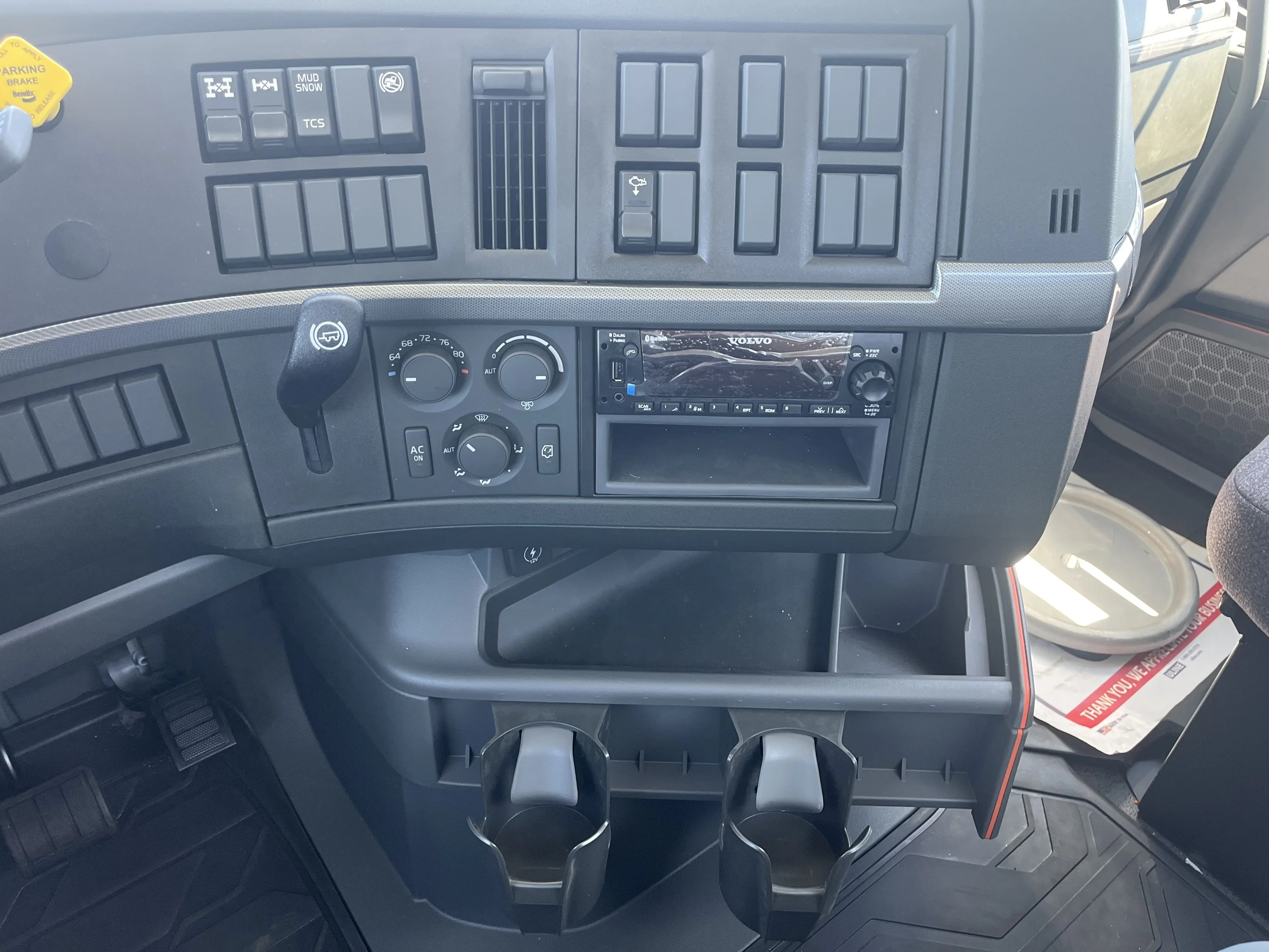 2027 Volvo VHD 300 in La Vergne — photo 11