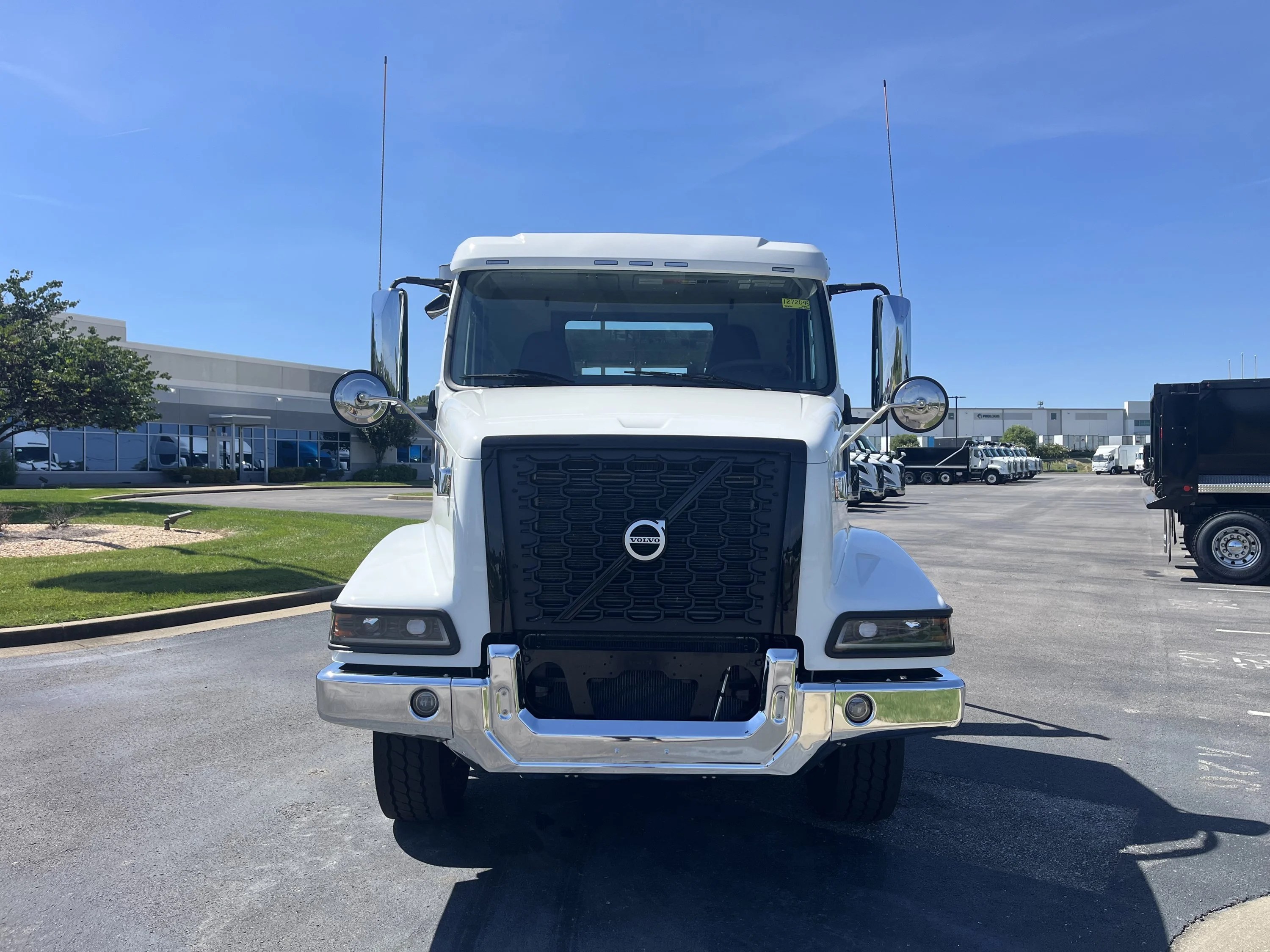 2027 Volvo VHD 300 in La Vergne — photo 8