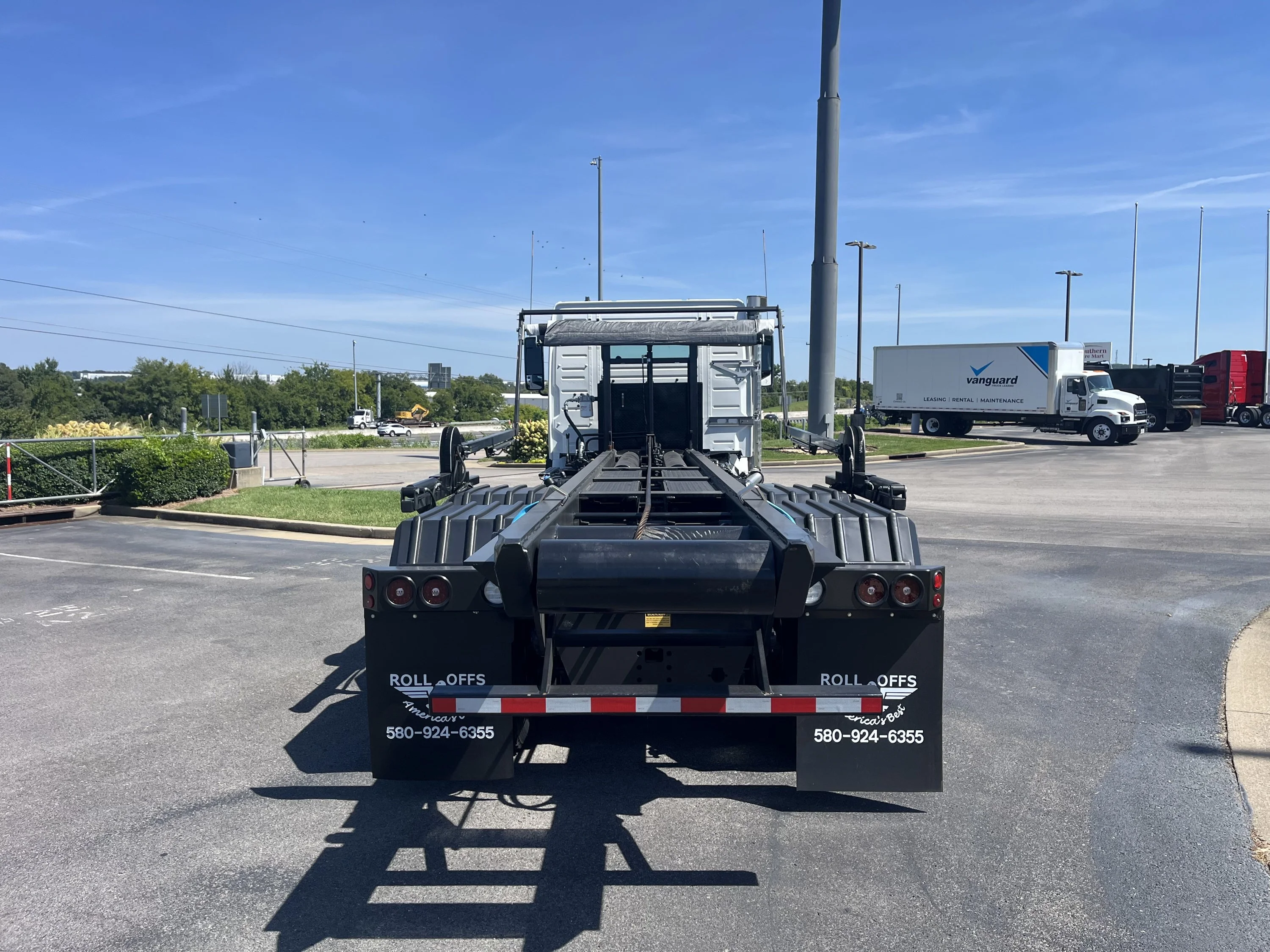 2027 Volvo VHD 300 in La Vergne — photo 4
