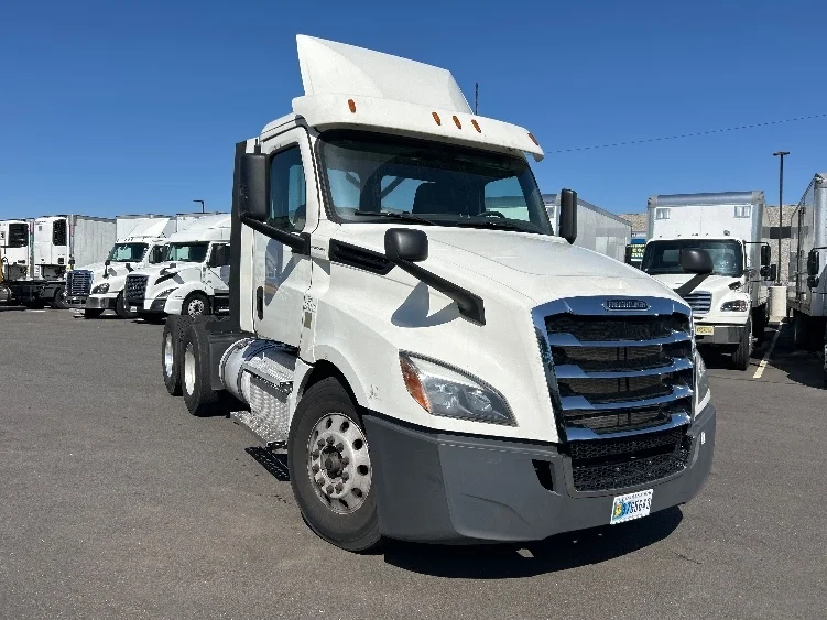 2020 Freightliner Cascadia in Linden, NJ