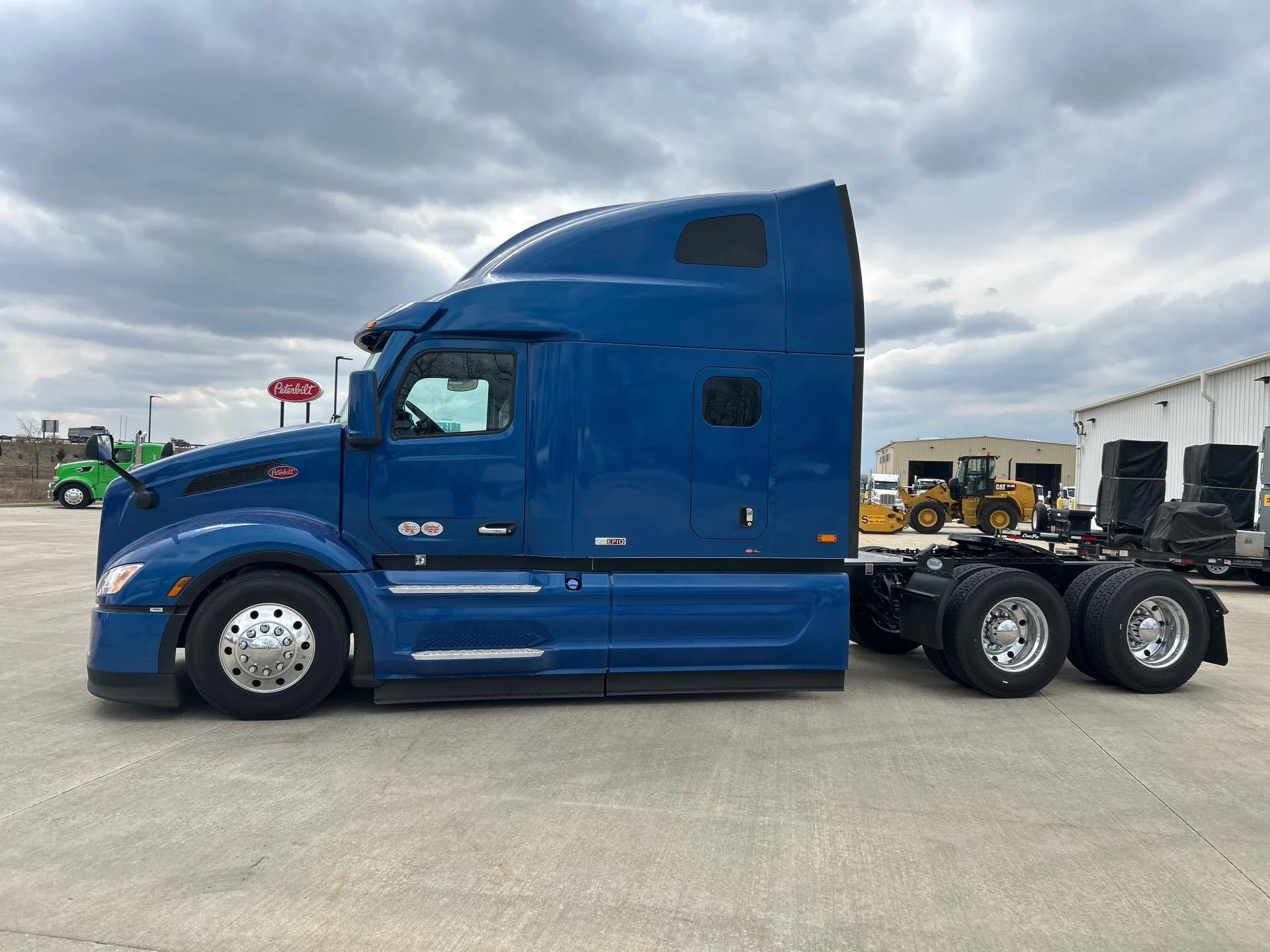 2027 Peterbilt 579 in Perrysburg, OH — photo 2