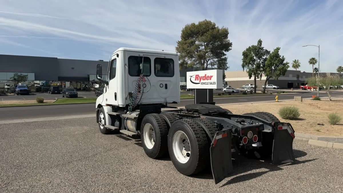 2022 Freightliner Cascadia - image 6