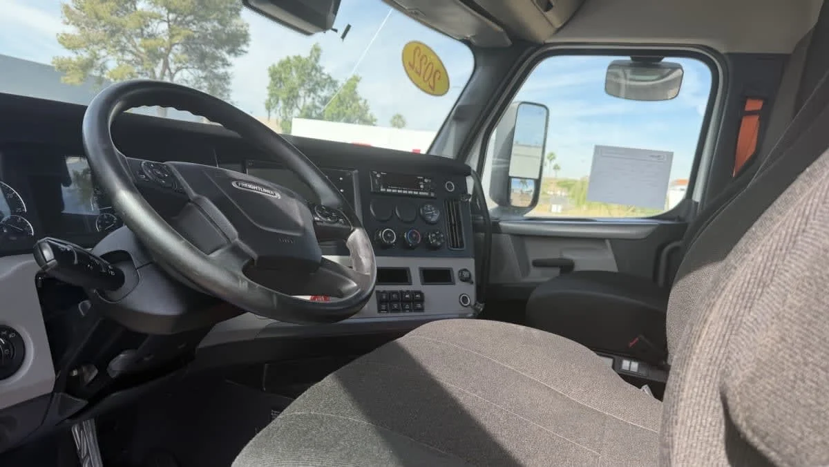 2022 Freightliner Cascadia in Phoenix, AZ — photo 7