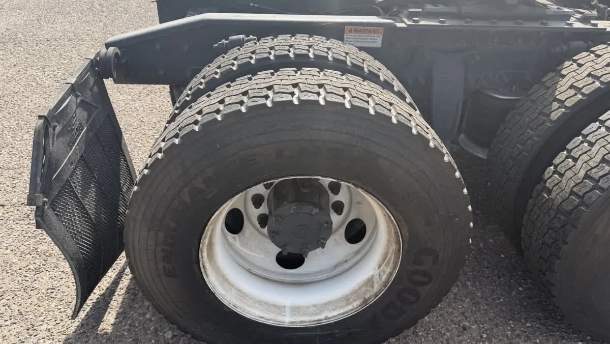2022 Freightliner Cascadia in Phoenix, AZ — photo 14