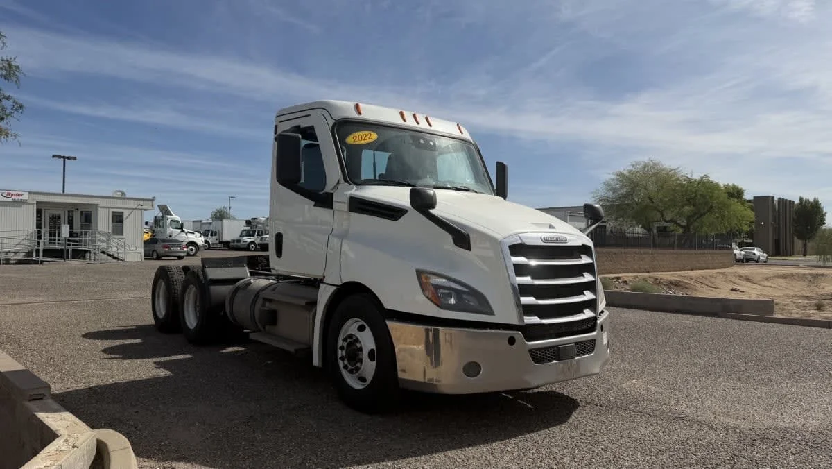 2022 Freightliner Cascadia in Phoenix, AZ — photo 3