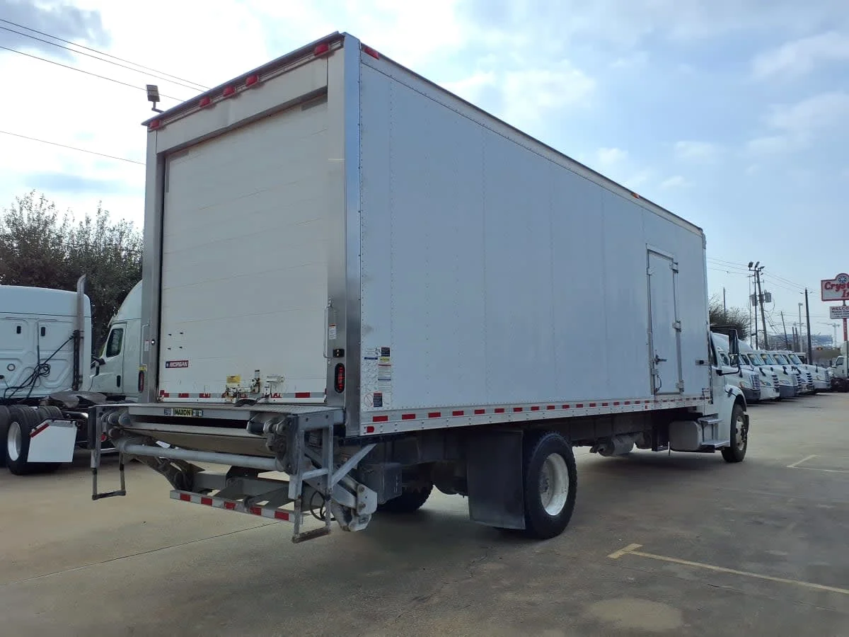 2020 Freightliner M2 106 - image 4