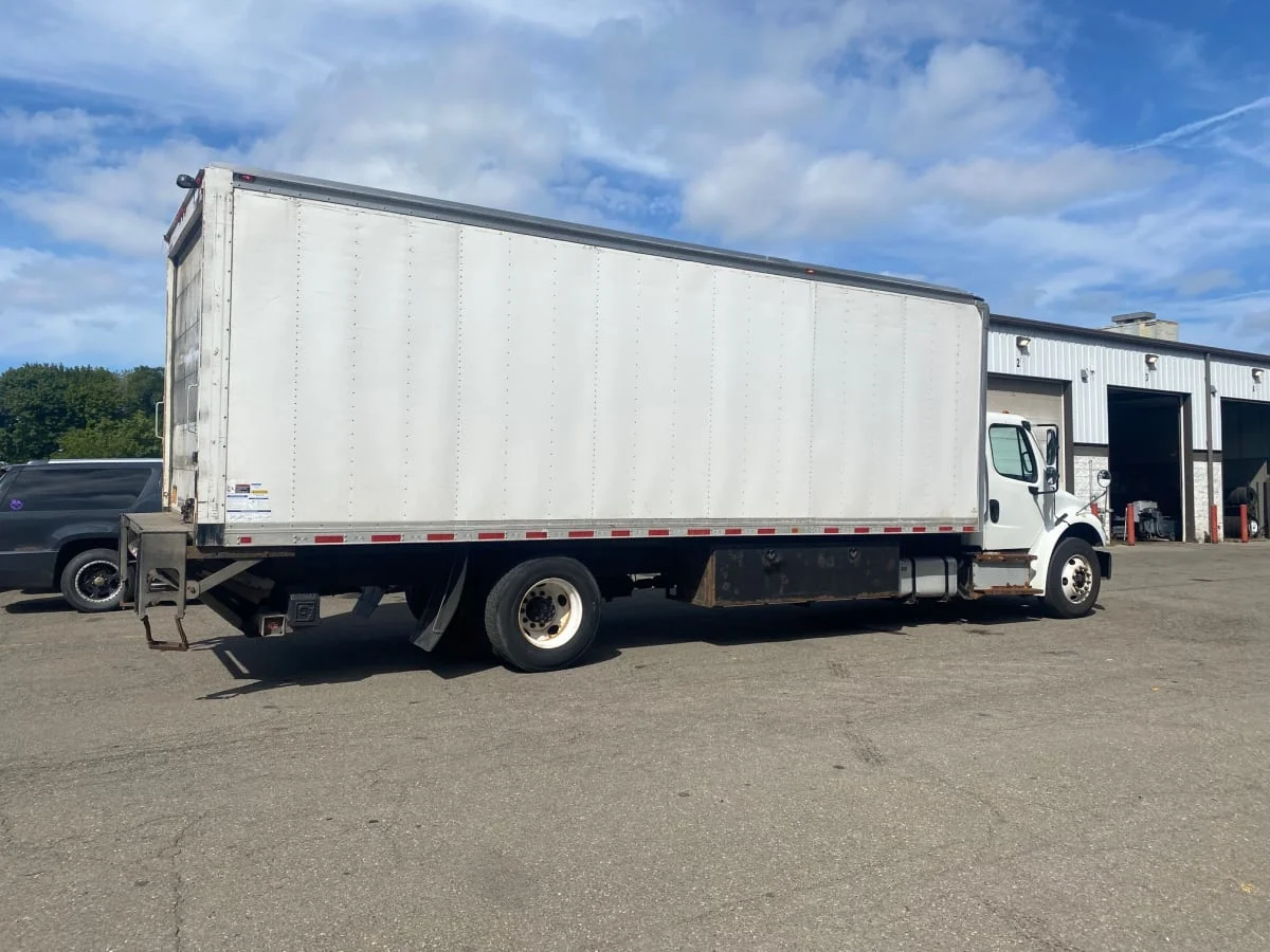 2019 Freightliner M2 106 - image 4