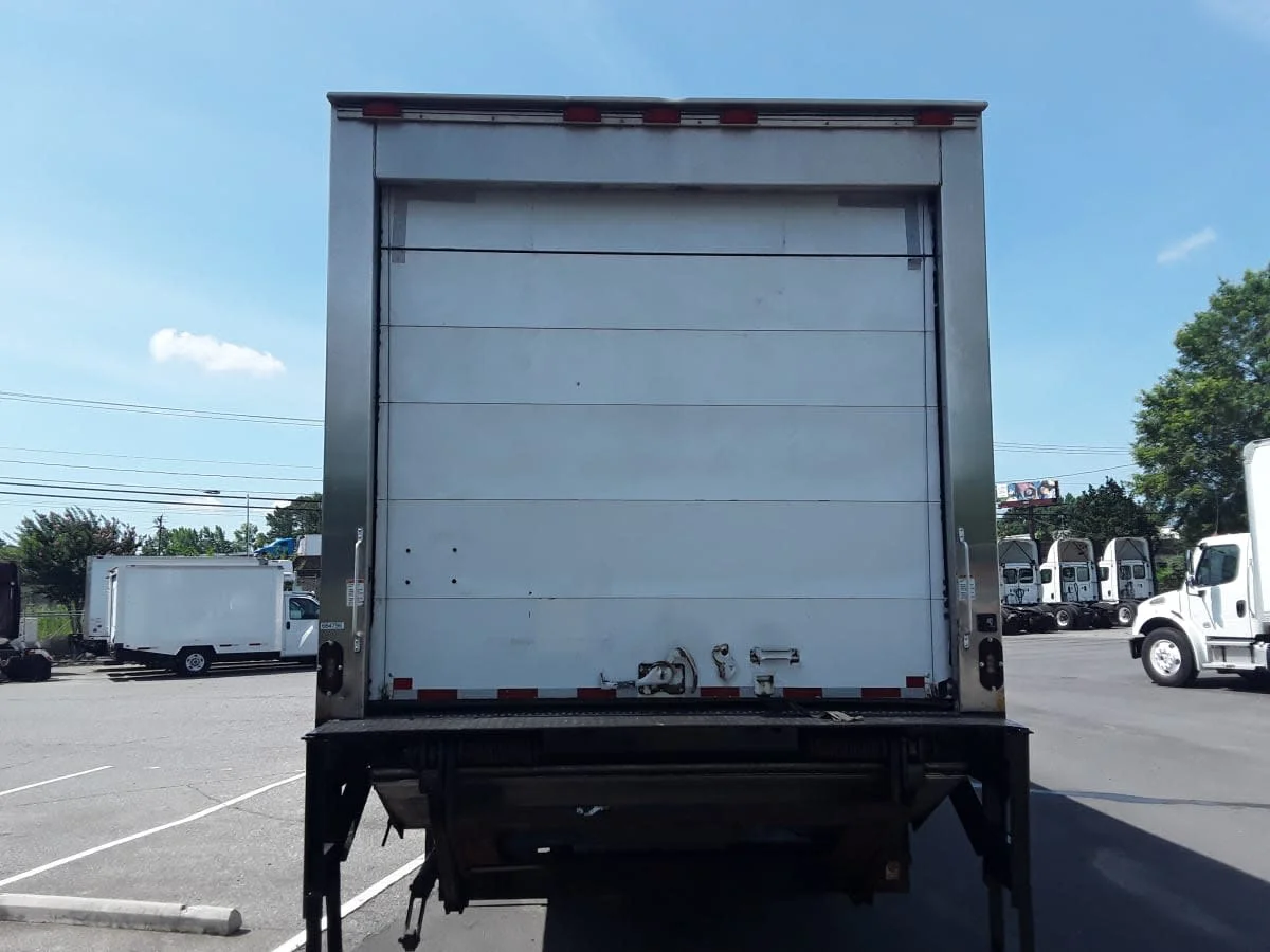2018 Freightliner M2 106 - image 5