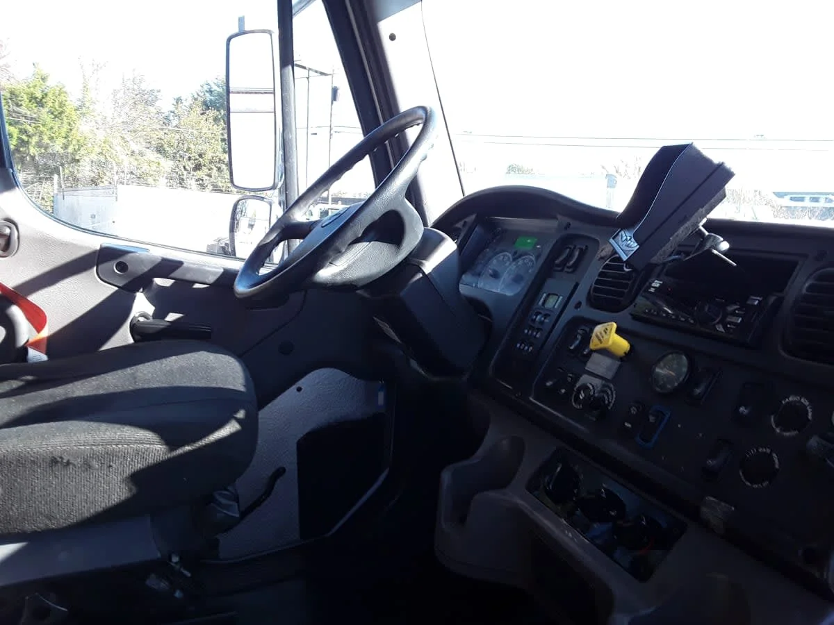 2021 Freightliner M2 106 - image 5