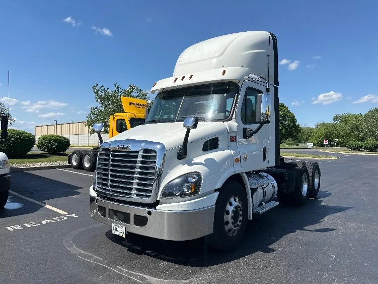 2018 Freightliner Cascadia - image 3
