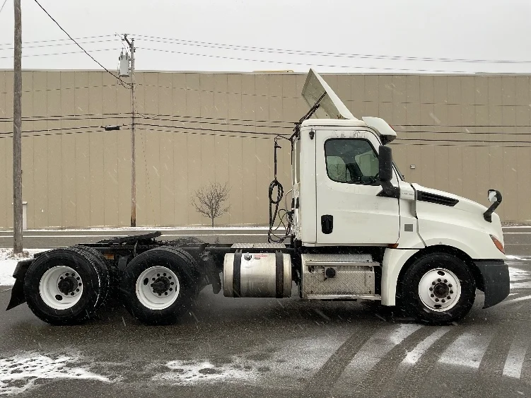 2019 Freightliner Cascadia in Londonderry, NH — photo 8