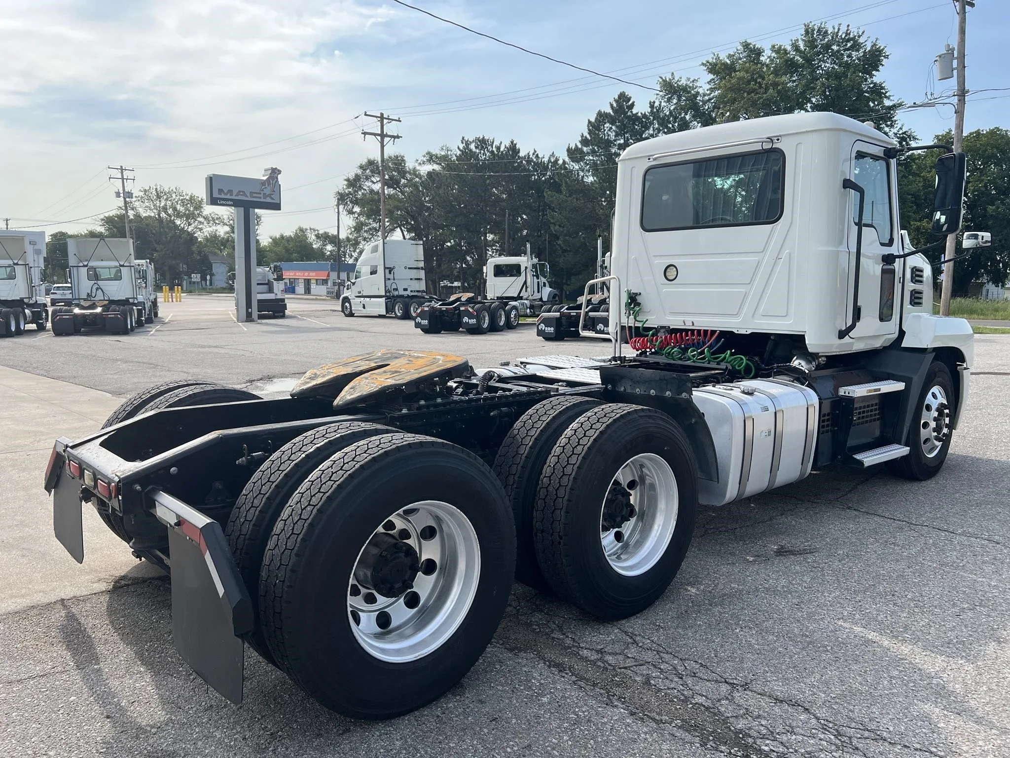 2020 Mack Anthem — photo 5