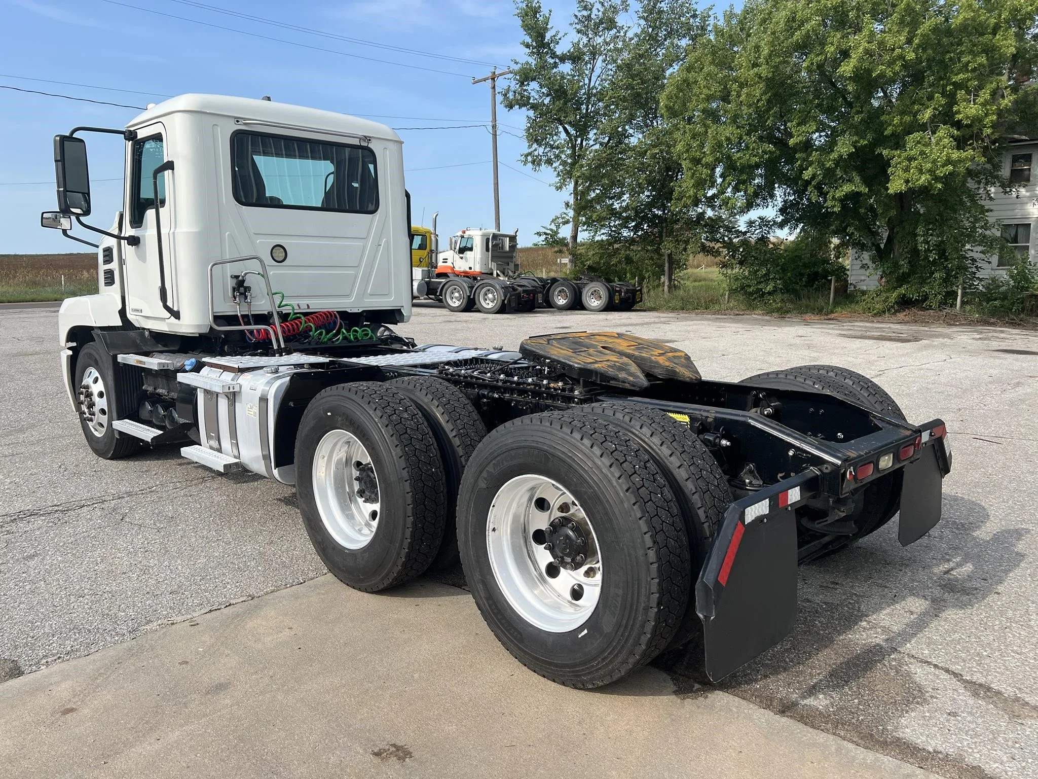 2020 Mack Anthem — photo 3